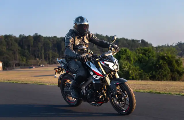 Moto Bajaj Dominar 400 2026 NS400Z