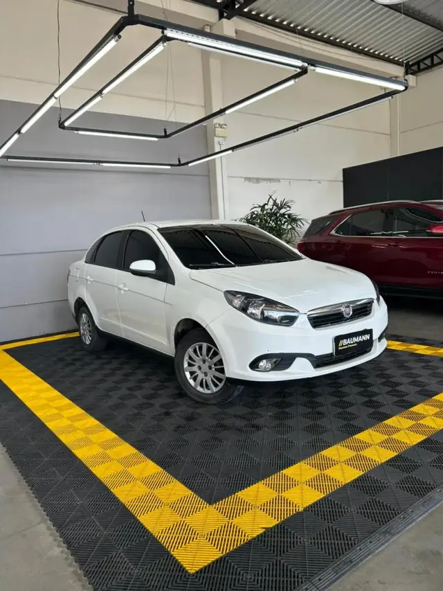 Carro Fiat Grand Siena 2013 Tetrafuel 1.4 8V
