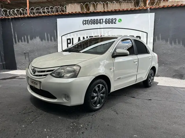 Carro Toyota Etios 2016 XS 1.5 (Flex)