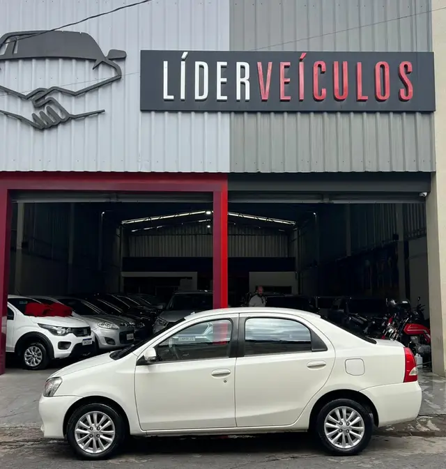 Carro Toyota Etios Sedan 2015 XLS 1.5 (Flex)