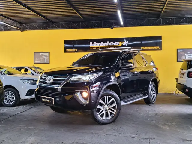 Carro Toyota SW4 2017 2.8 TDI SRX 5L 4x4 (Aut)