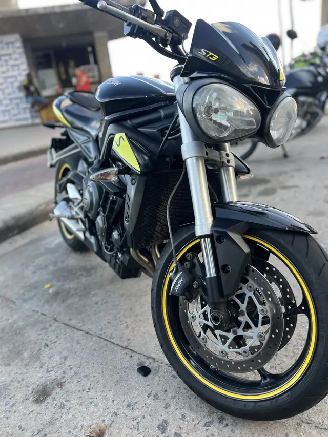 Moto Triumph Street Triple 765 2018 765 S (ABS)