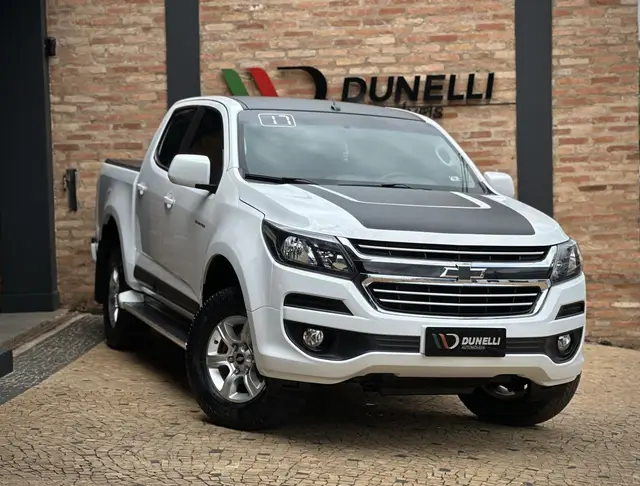 Carro Chevrolet S10 Cabine Dupla 2017 S10 2.5 ECOTEC SIDI Advantage 4x2 (Cabine Dupla)