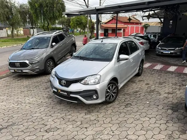 Carro Toyota Etios Sedan 2018 Platinum 1.5 (Aut) (Flex)