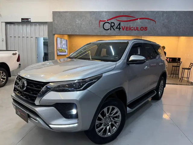 Carro Toyota SW4 2021 SRX 2.8 turbodiesel 7L 4x4 (Aut)