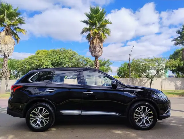 Carro Mitsubishi Outlander 2016 2.2 DI-D 4WD (Aut)