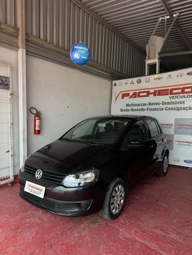 Carro Volkswagen Fox 2014 1.0 TEC (Flex) 4p