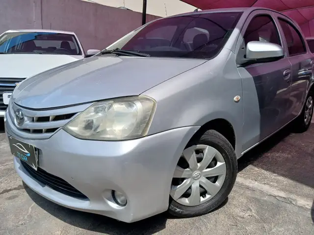 Carro Toyota Etios 2014 X 1.3 (Flex)