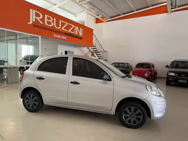 Carro Nissan March 2012 1.0 16V S (Flex)