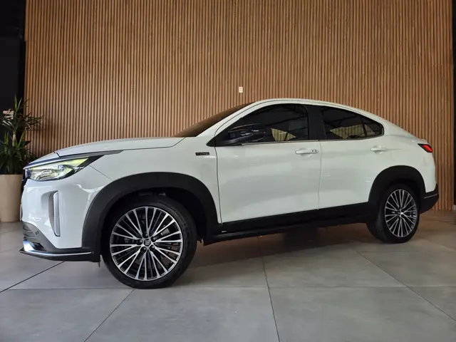 Carro Fiat Fastback 2024 Limited Edition Powered by Abarth