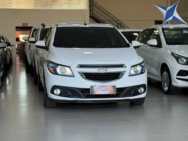Carro Chevrolet Onix 2015 1.4 LTZ SPE/4 (Aut)