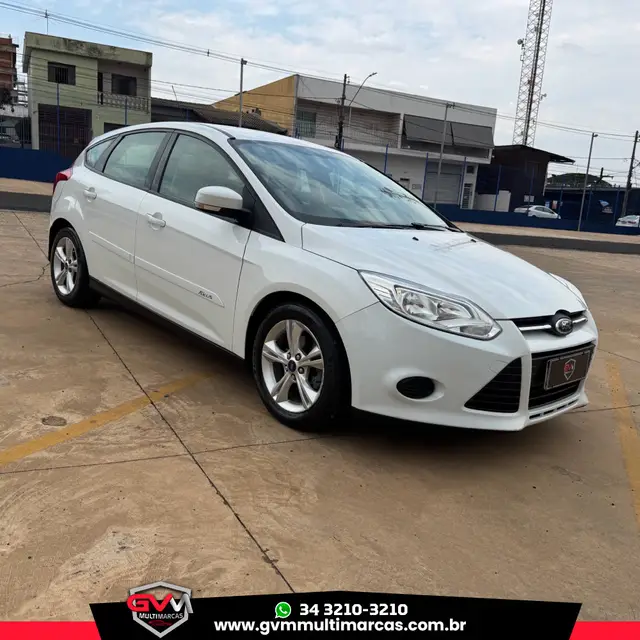 Carro Ford Focus Sedan 2015 1.6 16V Flex 4p Aut.