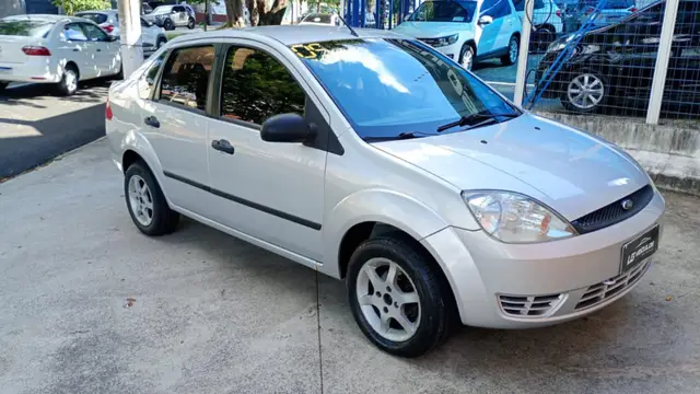 Carro Ford Fiesta Sedan 2005 1.6 (Flex)