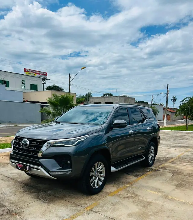 Carro Toyota SW4 2021 SRX 2.8 turbodiesel 7L 4x4 (Aut)