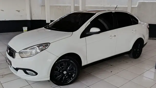 Carro Fiat Grand Siena 2017 Attractive 1.0 (Flex)