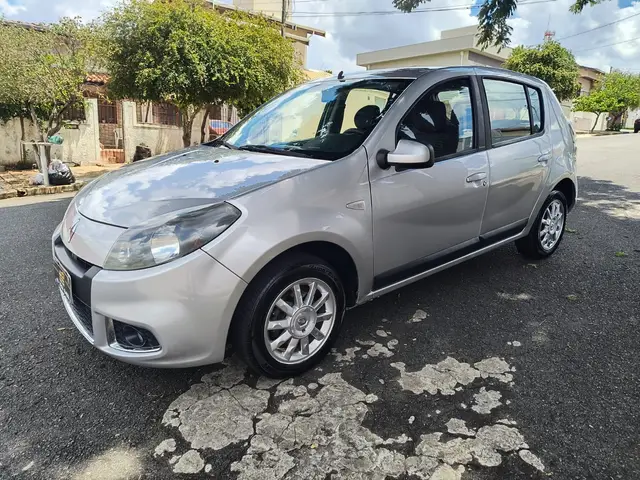 Carro Renault Sandero 2014 Privilège 1.6 8V (flex)