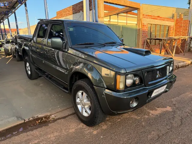 Carro Mitsubishi L200 2002 L 200 GLS 4x4 2.5 Turbo (nova série) (cab. dupla)