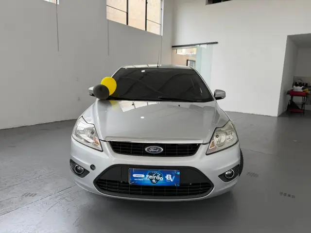 Carro Ford Focus Hatch 2009 GLX 2.0 16V Duratec