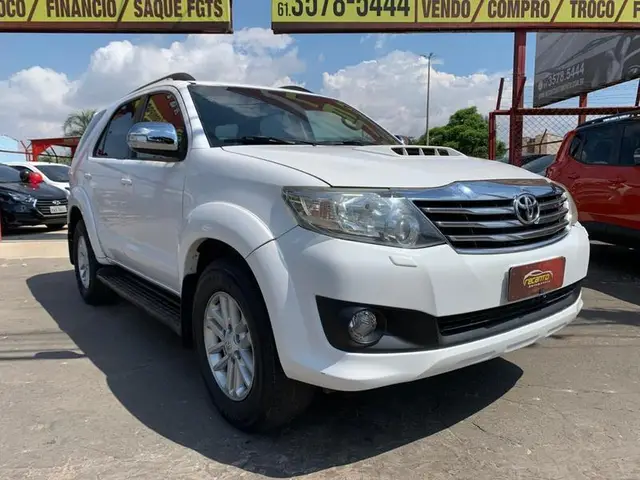 Carro Toyota Hilux SW4 2013 SRV 3.0 4X4 (7 Lugares)