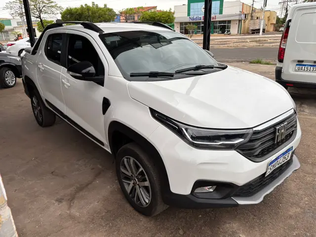 Carro Fiat Strada 2025 Volcano 1.3