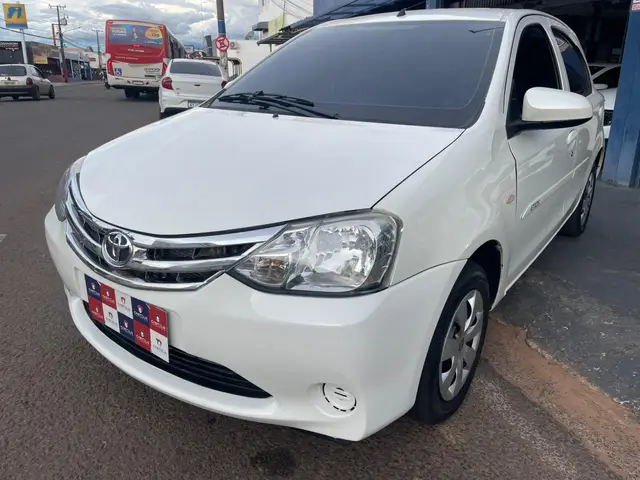 Carro Toyota Etios 2016 X 1.3 (Flex)