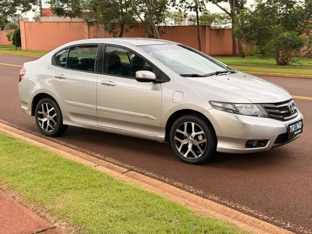 Carro Honda City 2014 Sport 1.5 16V (Flex)