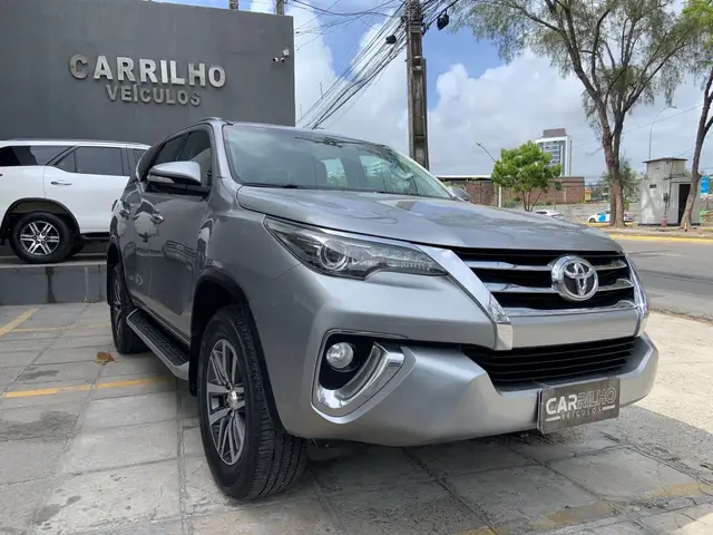 Carro Toyota SW4 2017 2.8 TDI SRX 7L 4x4 (Aut)