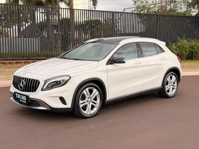 Carro Mercedes-Benz GLA 250  2015 GLA 250 Vision