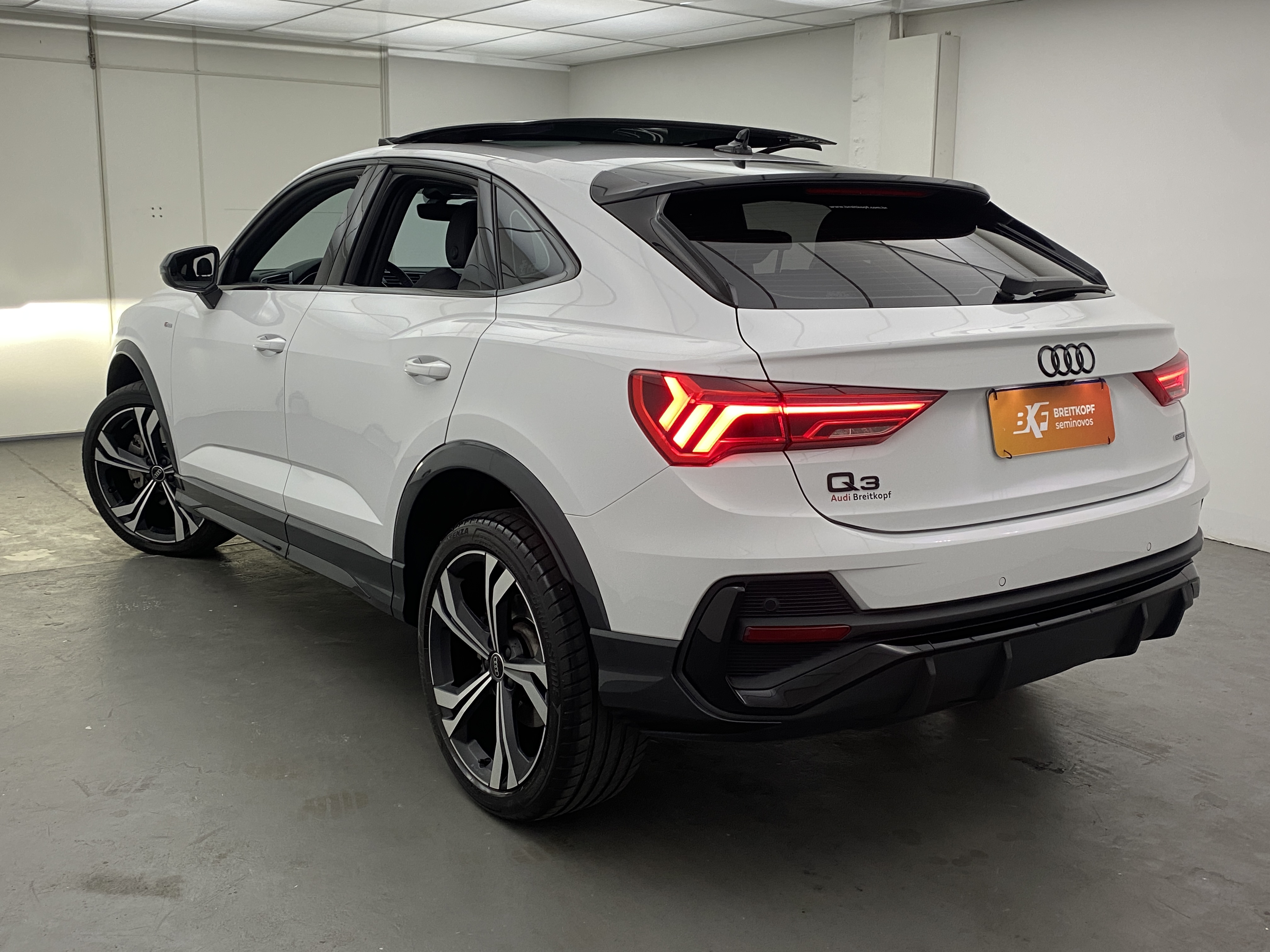 audi q3 sportback performance black 2.0