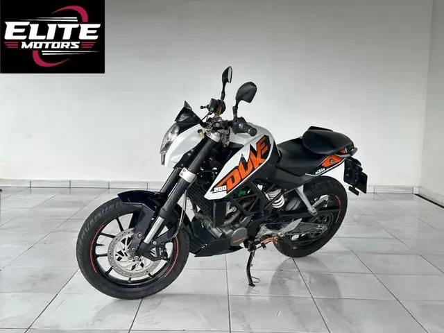 Moto KTM Duke 390 2016 200