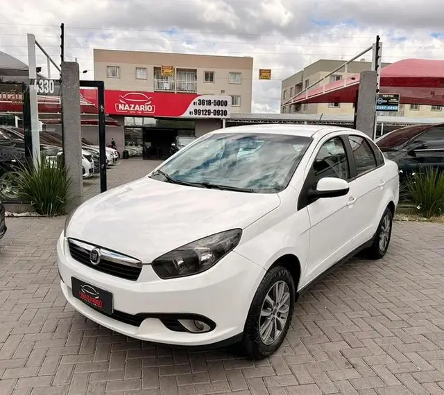 Carro Fiat Grand Siena 2013 Tetrafuel 1.4 8V