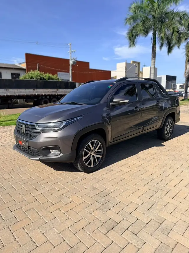 Carro Fiat Strada 2023 Volcano 1.3 CD (Flex)