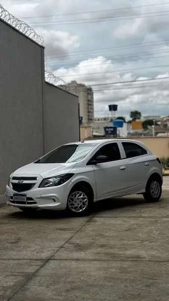 Carro Chevrolet Onix 2023 1.0
