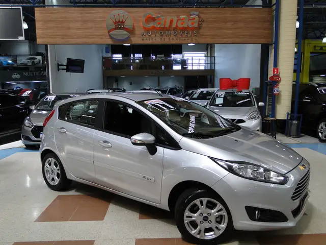 Carro Ford Fiesta Hatch 2017 SEL 1.6 16V Flex Aut. 5p - G