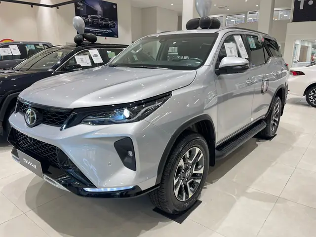 Carro Toyota SW4 2026 SRX Platinum 2.8 Turbodiesel 4x4 (Aut.) (7 Lugares)
