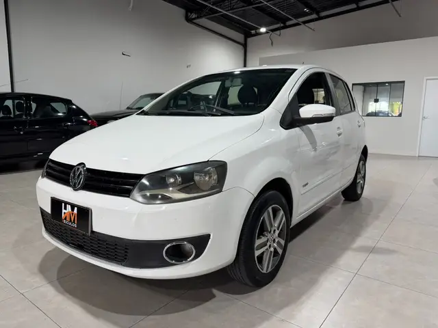 Carro Volkswagen Fox 2011 1.0 8V (Flex) 4p