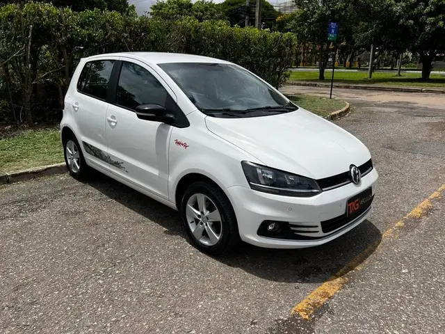 Carro Volkswagen Fox 2016 1.0 MPI BlueMotion (Flex)