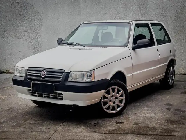 Carro Fiat Uno Mille 2013 Fire Economy 1.0 (Flex) 2p