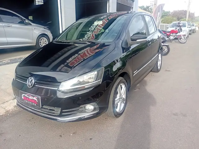 Carro Volkswagen Fox 2015 Highline 1.6 16v MSI (Flex)