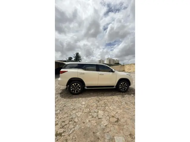 Carro Toyota SW4 2017 2.8 TDI SRX 7L 4x4 (Aut)