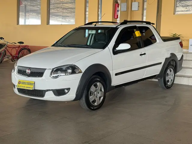 Carro Fiat Strada 2016 Trekking 1.6 16V (Flex) (Cabine Dupla)