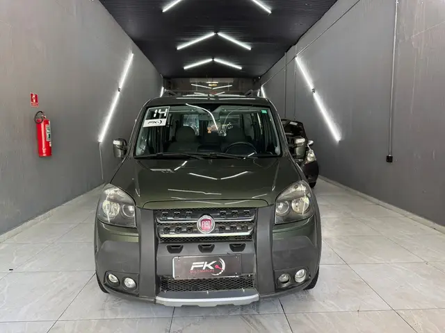Carro Fiat Doblò 2014 Adventure 1.8 Flex