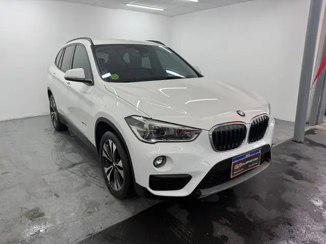 Carro BMW X1 2017 2.0 sDrive20i X-Line ActiveFlex