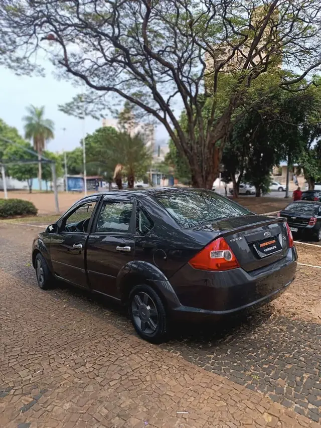 Carro Ford Fiesta Sedan 2006 Personnalité 1.0 8V