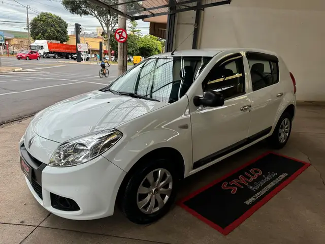 Carro Renault Sandero 2013 Authentique 1.0 16V (flex)