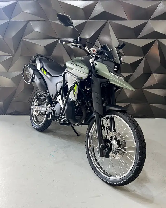 Moto Yamaha XTZ 250 Lander 2025 Connected