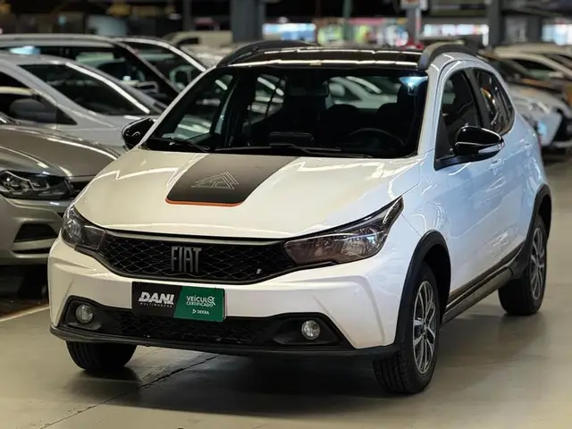 Carro Fiat Argo 2023 Trekking 1.3 (Flex)