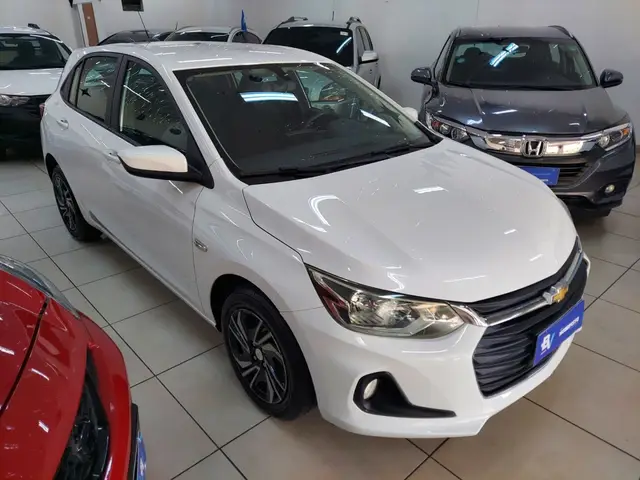 Carro Chevrolet Onix Plus 2024 LT 1.0