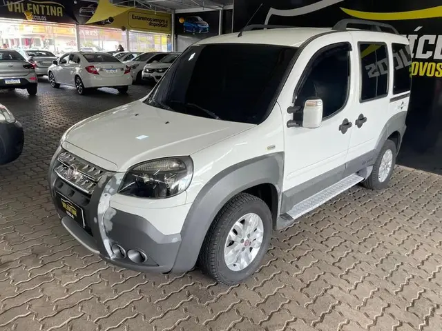 Carro Fiat Doblò 2014 Adventure 1.8 Flex