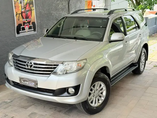 Carro Toyota Hilux SW4 2012 SR 4x2 2.7/ 2.7 Flex 16V Aut.
